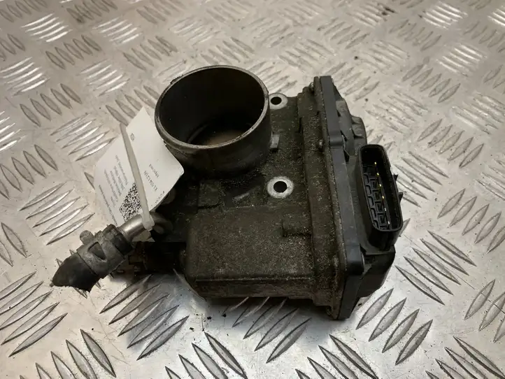 Toyota Corolla Verso AR10 (2004 - 2009) 220300D021 Дроссельная заслонка — фото 1