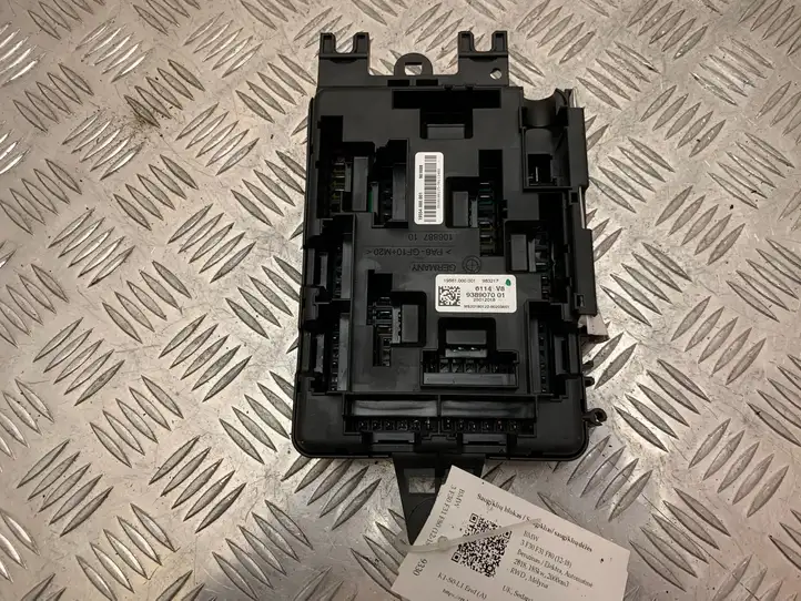 BMW 3 F30 F35 F31 (2012 - 2018) 9389070 Блок предохранителей — фото 4