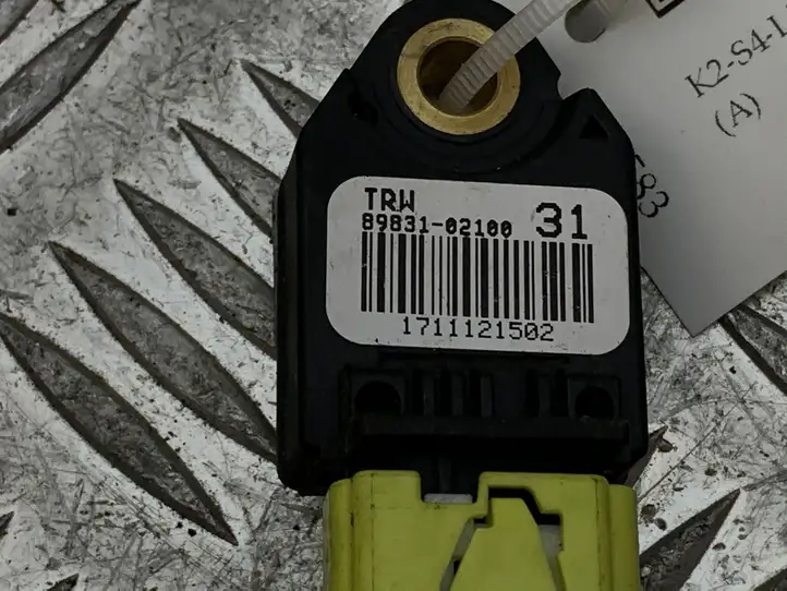 Toyota Auris E180 (2012 - 2018) 8983102100 Датчик удара SRS — фото 2