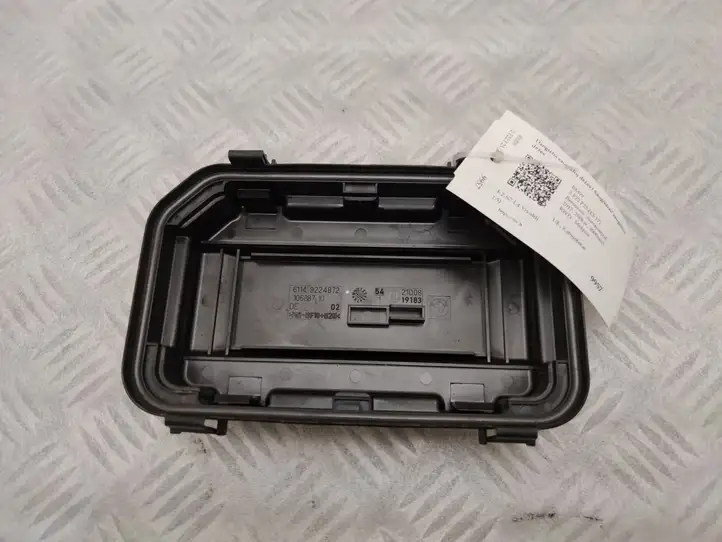 BMW 2 F22 F23 (2013 - 2017) 9224872 Крышка ящика предохранителей — фото 3