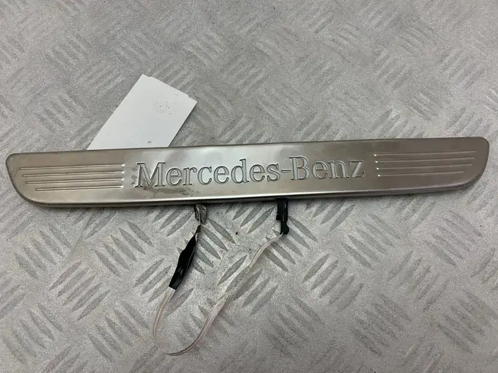 Mercedes-Benz GLC X253/C253 (2015 - ) A2056806903 Внутренняя отделка переднего порога — фото 1