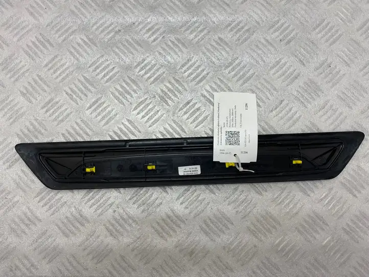 BMW 2 F46 (2015 - ) 8051037 Внутренняя отделка переднего порога — фото 3