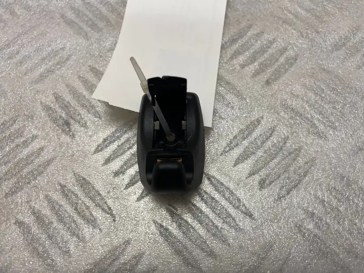 BMW 2 F46 (2015 - ) Крепление солнцезащитного козырька — фото 1