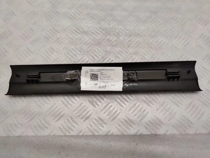 BMW 2 F46 (2015 - ) 7298839 Внутренняя отделка переднего порога — фото 2