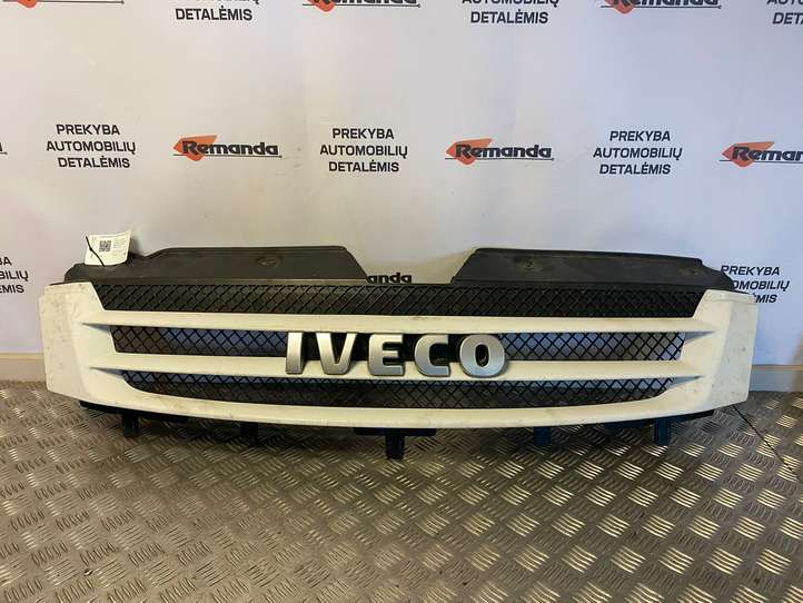 Iveco Daily 35-40.10 (2001 - 2016)  3802801 Передняя решётка