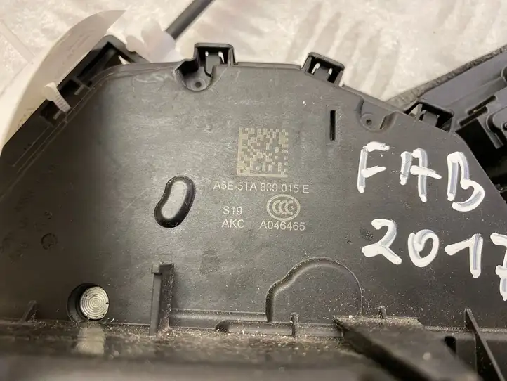 Skoda Fabia Mk3 (NJ) (2015 - 2021) 5TA839015E Замок задней двери — фото 2