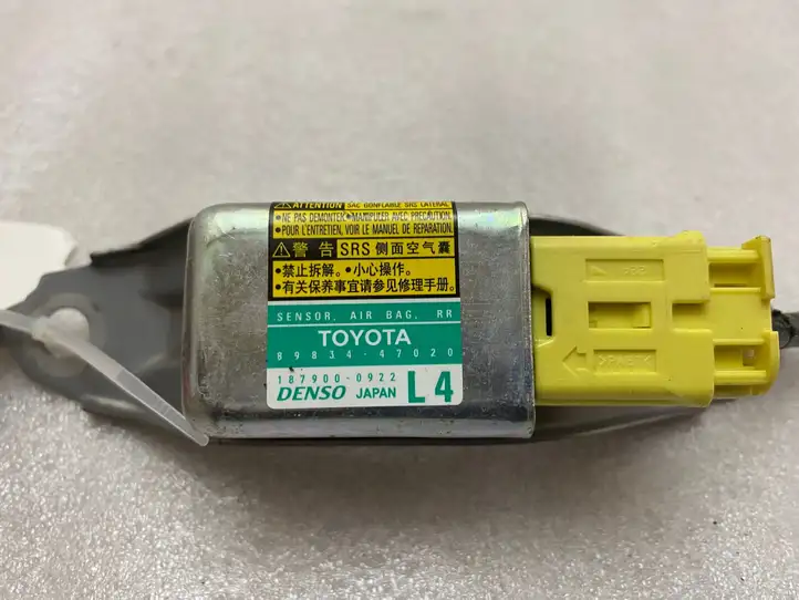 Toyota Prius (XW20) (2003 - 2009) 8983447020 Датчик удара SRS — фото 1