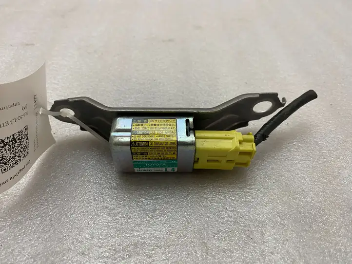 Toyota Prius (XW20) (2003 - 2009) 8983447020 Датчик удара SRS — фото 2