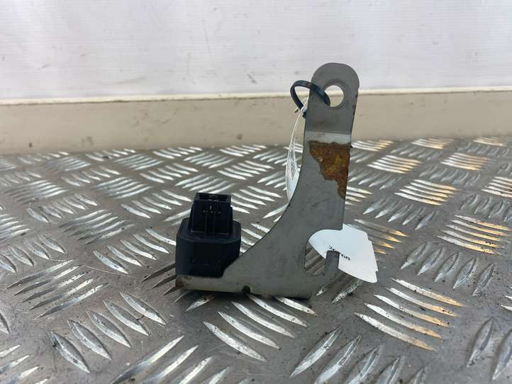 Subaru Forester SG (2003 - 2005)  27540FE081 Другой датчик