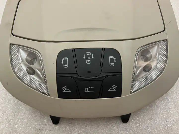 Chrysler Pacifica (2016 - ) 5RK82PD2AH Передняя подсветка — фото 6
