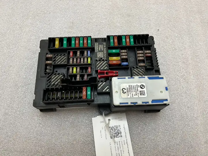 BMW 3 G20 G21 (2019 - ) 5A0E7D1 Блок предохранителей — фото 1