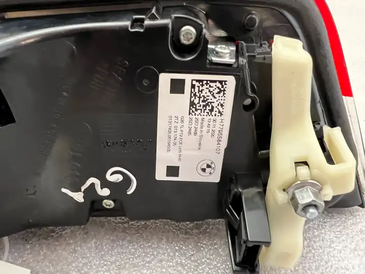 BMW 3 G20 G21 (2019 - ) H7795584107 Задний фонарь в крышке багажника — фото 3
