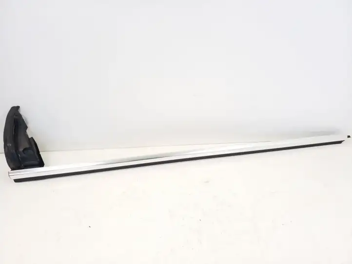 Mercedes-Benz SL R230 (2001 - 2012) A2307200524 Накладка стекла передней двери — фото 1
