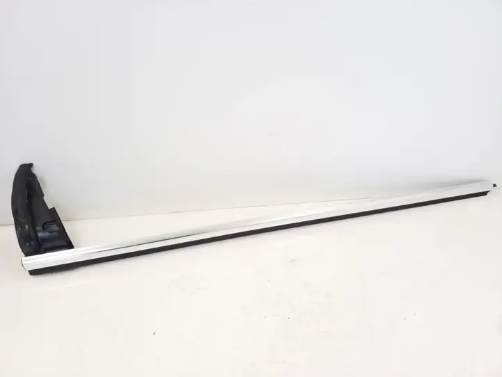 Mercedes-Benz SL R230 (2001 - 2012) A2307200524 Накладка стекла передней двери — фото 4
