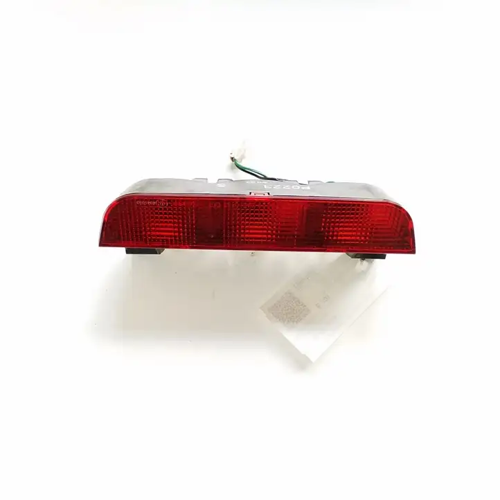 Mitsubishi Pajero (2006 - 2011) P0223 Дополнительный стоп фонарь — фото 1