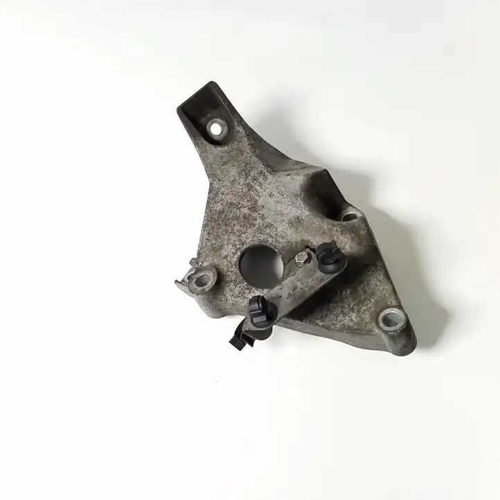 BMW 3 E90 E91 (2005 - 2012) 6775041 Кронштейн двигателя — фото 1