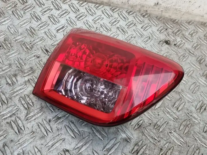 Peugeot 4007 (2007 - 2012) 1146379 Задний фонарь в крышке багажника — фото 1