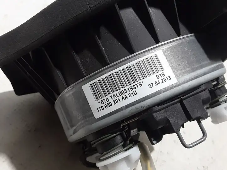 Volkswagen Tiguan (2011 - 2016) 1T0880201AA Подушка безопасности руля — фото 3