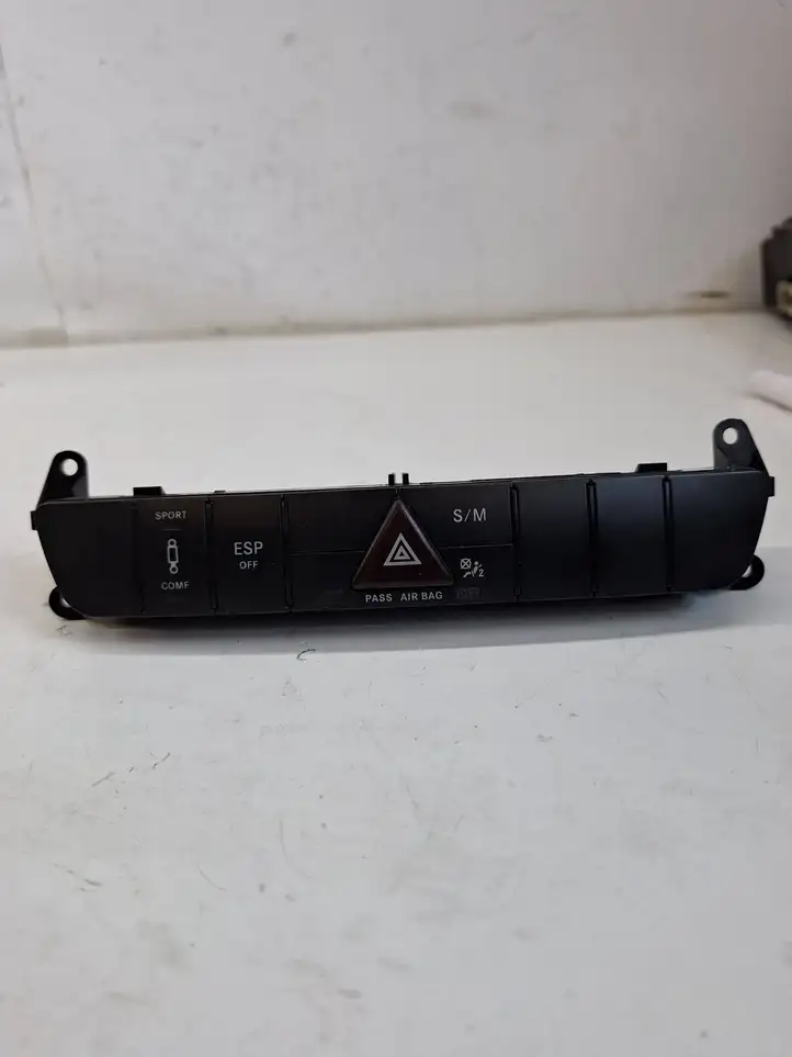 Mercedes-Benz ML W164 (2005 - 2011) A1648701110 Другие включатели / ручки/ переключатели — фото 1