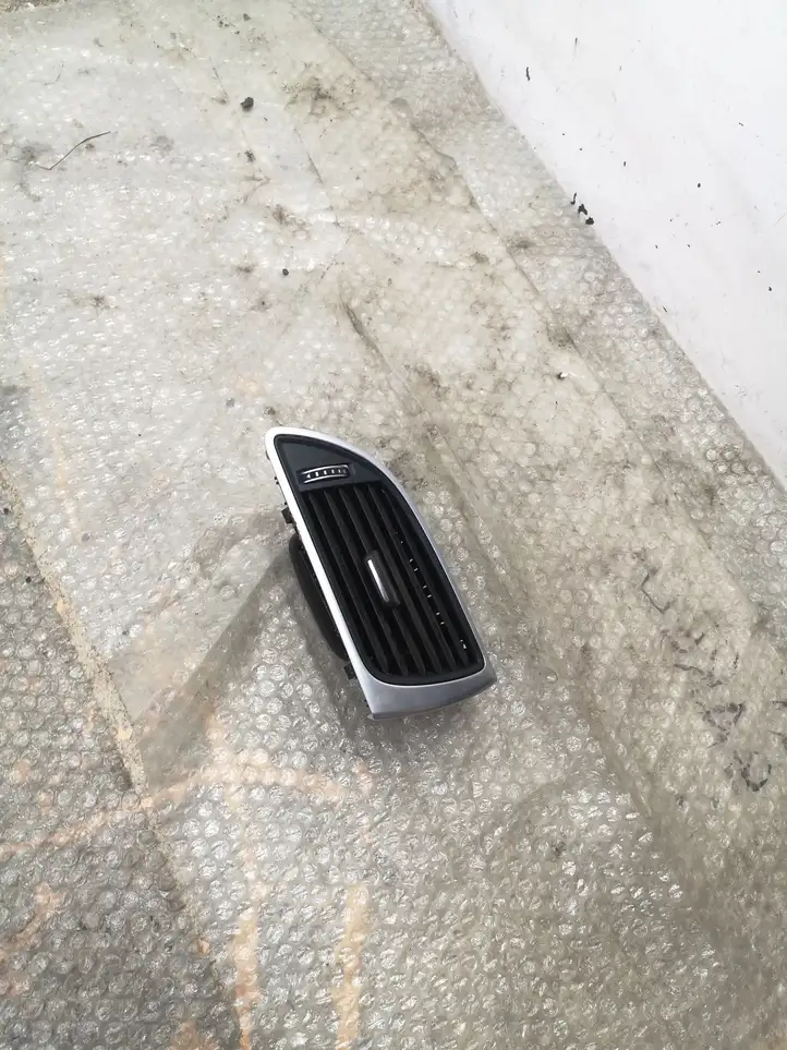 Audi A6 C7 (2014 - 2018) 4G1820902 Боковой воздушный дефлектор — фото 1