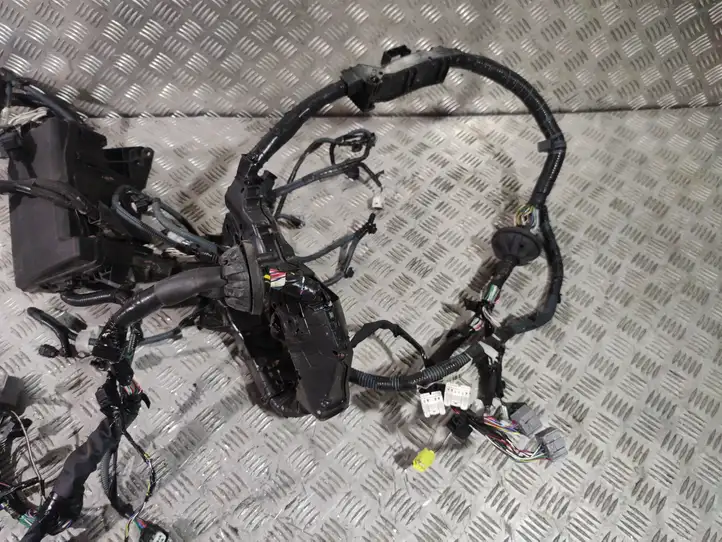 Toyota Auris E180 (2012 - 2018) 821160Z850D Проводка двигателя — фото 9