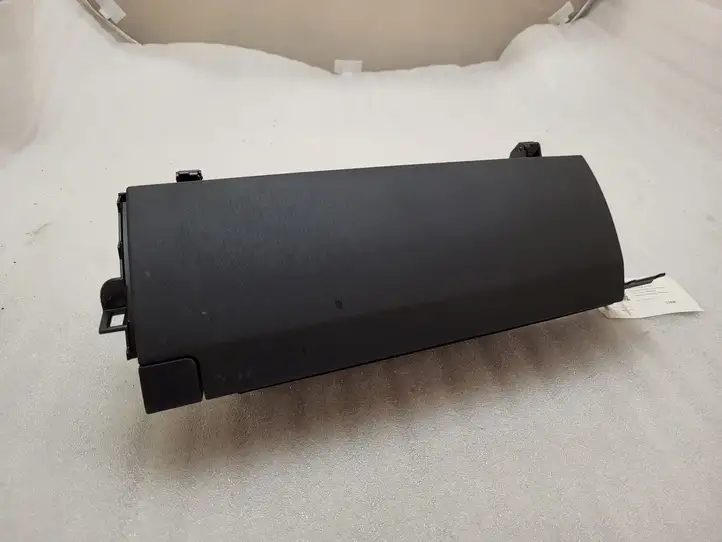 Toyota Prius (XW30) (2009 - 2015) 5551147041 Вещевой ящик — фото 1