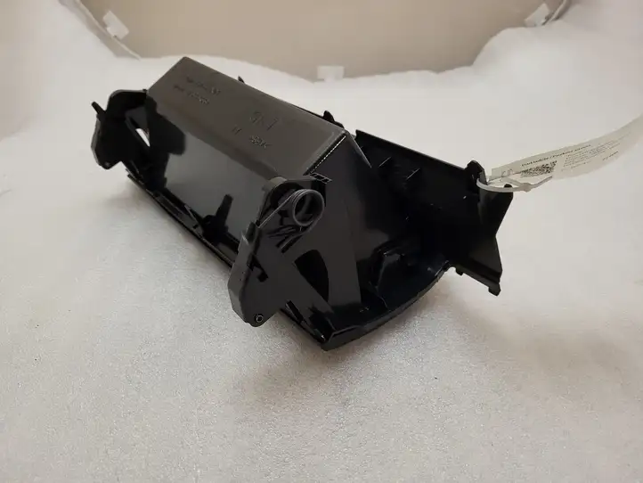 Toyota Prius (XW30) (2009 - 2015) 5551147041 Вещевой ящик — фото 5
