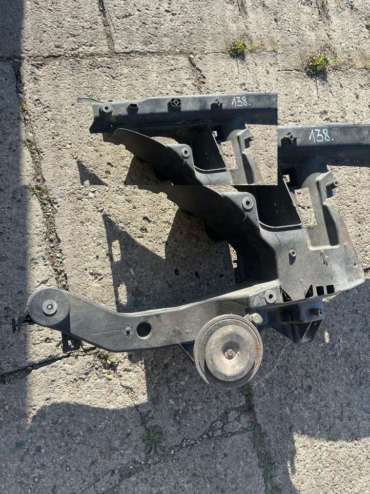 Mercedes-Benz Vito Viano W639 (2003 - 2010)  A6398800003 Верхняя часть панели радиаторов (телевизора)