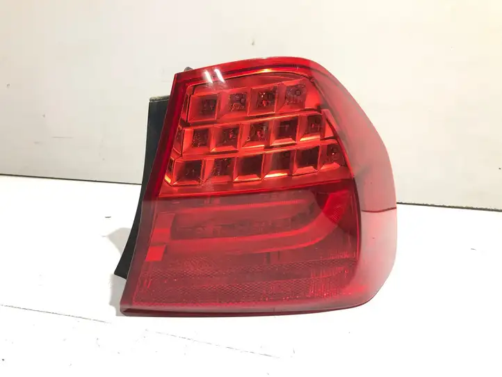 BMW 3 E90 E91 (2005 - 2012) 4871732 Задний фонарь в кузове — фото 1