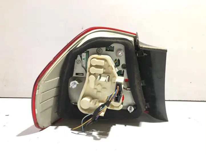BMW 3 E90 E91 (2005 - 2012) 4871732 Задний фонарь в кузове — фото 3