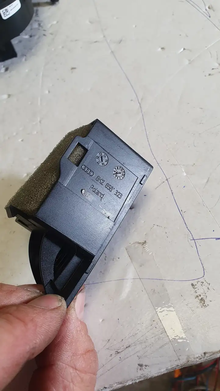 Audi A4 S4 B8 8K (2011 - 2015) 8K2858323 Кнопка ручного тормоза — фото 3