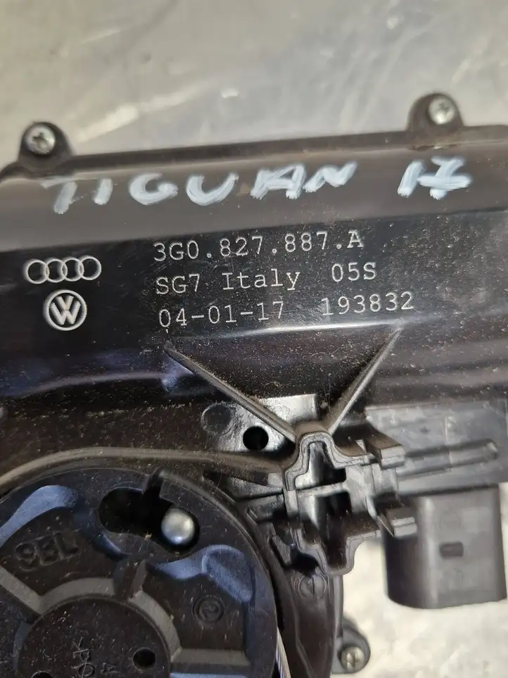 Volkswagen Tiguan (2016 - 2020) 3G0827887A Доводчик крышки багажника — фото 5