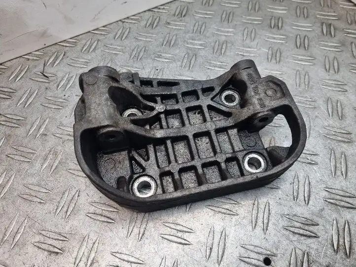 Audi Q7 4L (2005 - 2009) 059903143Q Кронштейн генератора — фото 1