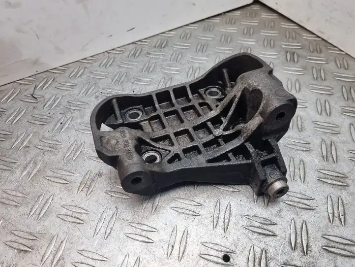 Audi Q7 4L (2005 - 2009) 059903143Q Кронштейн генератора — фото 2