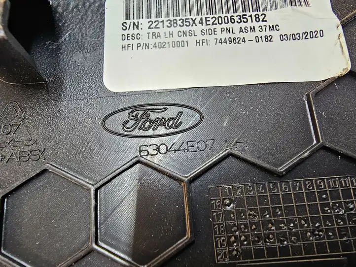 Ford Mustang VI (2015 - ) 63044E07 Другая деталь консоли (туннеля) — фото 6