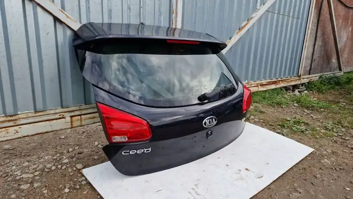 Kia Ceed (2010 - 2012) Крышка багажника — фото 2