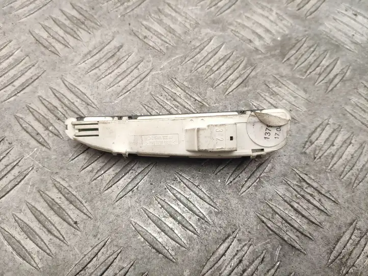 Mercedes-Benz CLK A209,C209 (2002 - 2009) A2092670088 Кнопка фаркопа в багажнике — фото 3