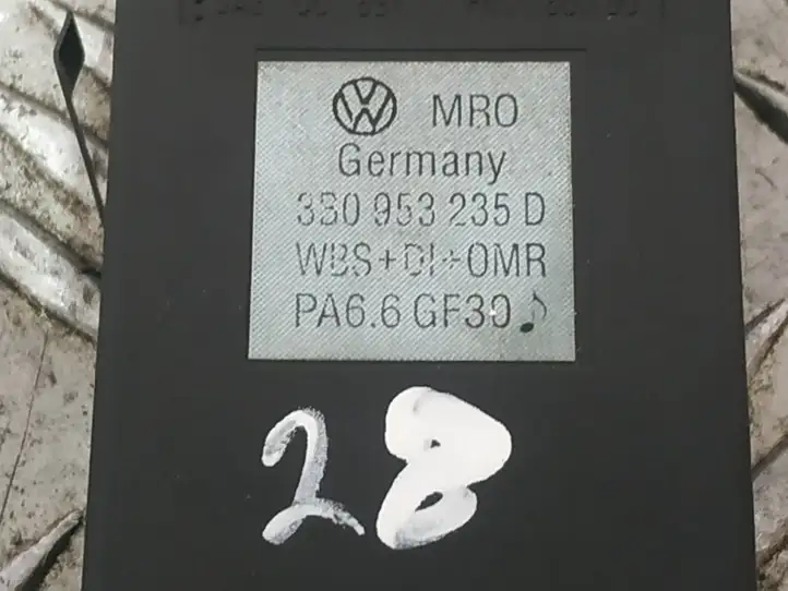 Volkswagen PASSAT B5.5 (2001 - 2005) 3B0953235D Включатель аварийных фонарей — фото 5