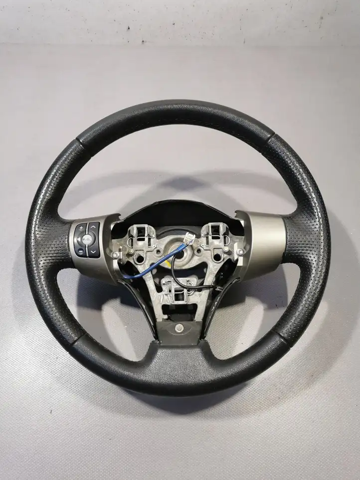 Toyota Yaris (2009 - 2012) Руль — фото 1