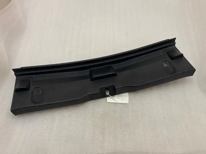 Toyota Auris E180 (2012 - 2018) 6471602120 Отделка порога багажника — фото 1