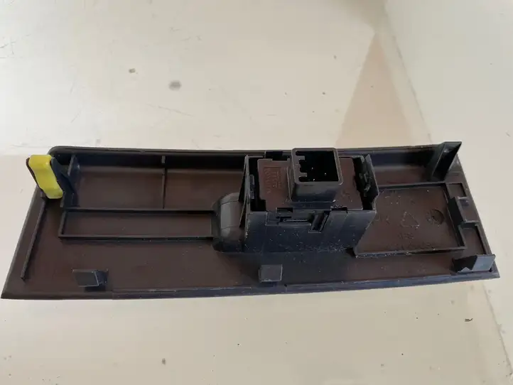 Toyota Corolla Verso AR10 (2004 - 2009) 742310F030 Блок кнопок стеклоподъемников — фото 3