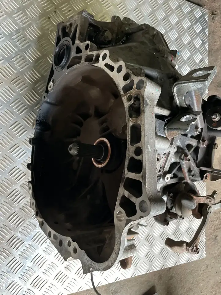 Toyota Corolla Verso AR10 (2004 - 2009) Механическая коробка передач, 6 передач — фото 1