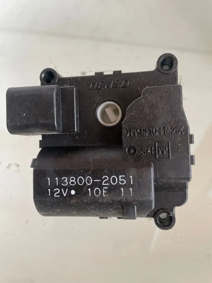 Toyota Corolla Verso AR10 (2004 - 2009) 1138002051 Двигатель задвижки потока воздуха — фото 3