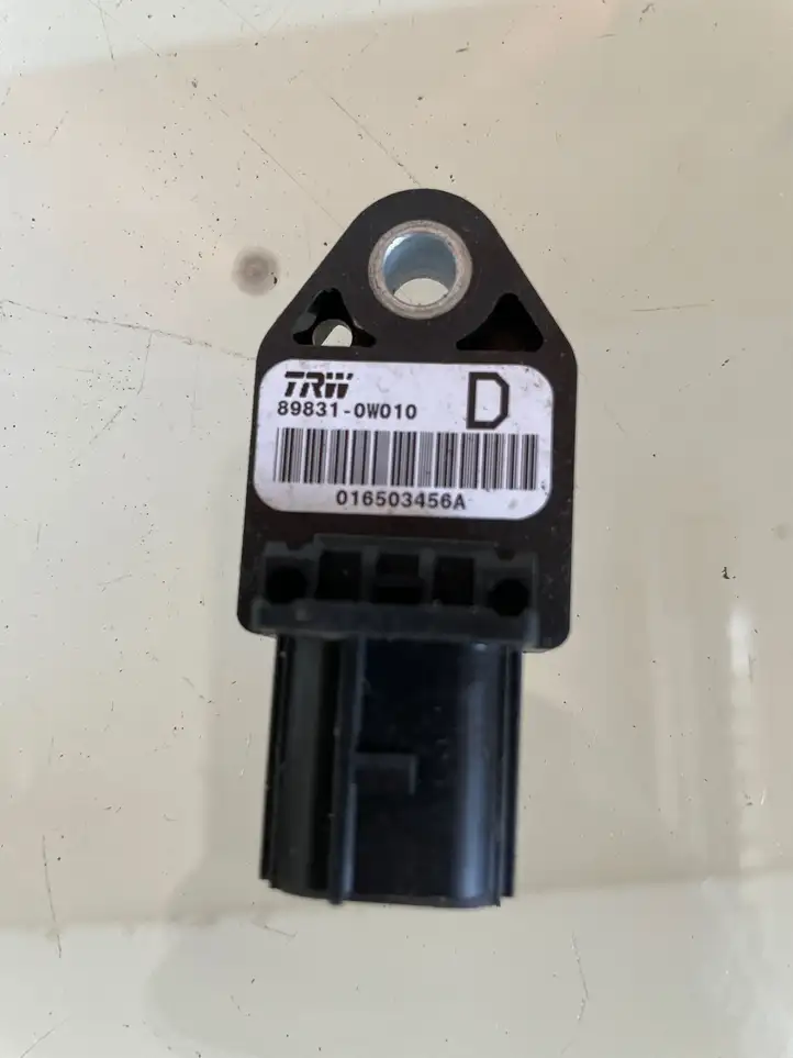 Toyota Corolla Verso AR10 (2004 - 2009) 898310W010 Датчик удара SRS — фото 2