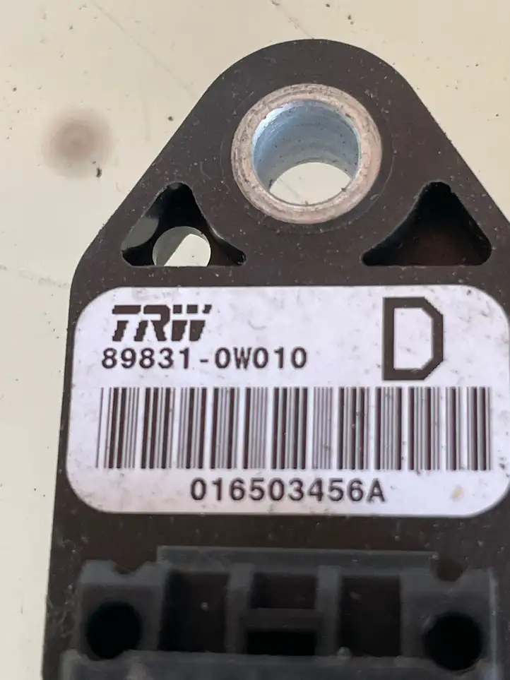 Toyota Corolla Verso AR10 (2004 - 2009) 898310W010 Датчик удара SRS — фото 3