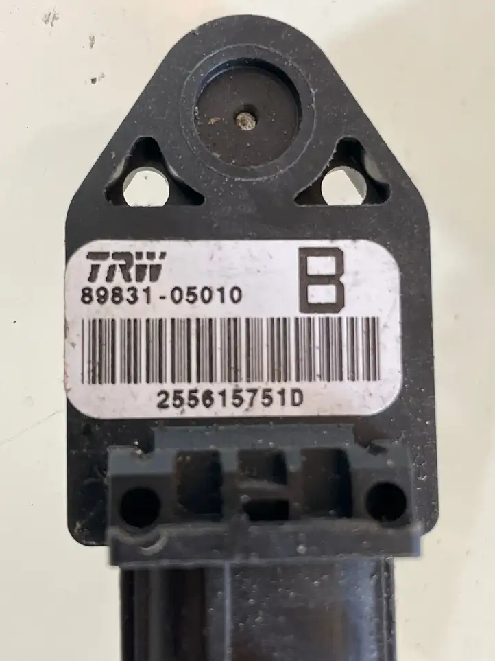 Toyota Corolla Verso AR10 (2004 - 2009) 8983105010 Датчик удара SRS — фото 3