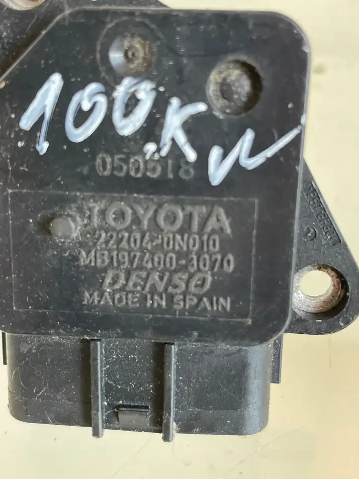 Toyota Corolla Verso E121 (2004 - 2007) 222040N010 Датчик массового расхода воздуха — фото 3