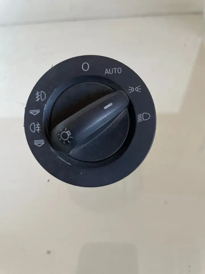 Audi A6 S6 C6 4F (2004 - 2008) 4F1941531D Включатель фонарей — фото 1