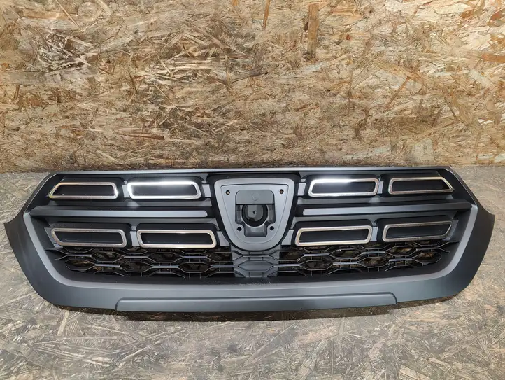 Dacia Lodgy (2012 - 2021) Верхняя решетка радиатора — фото 1