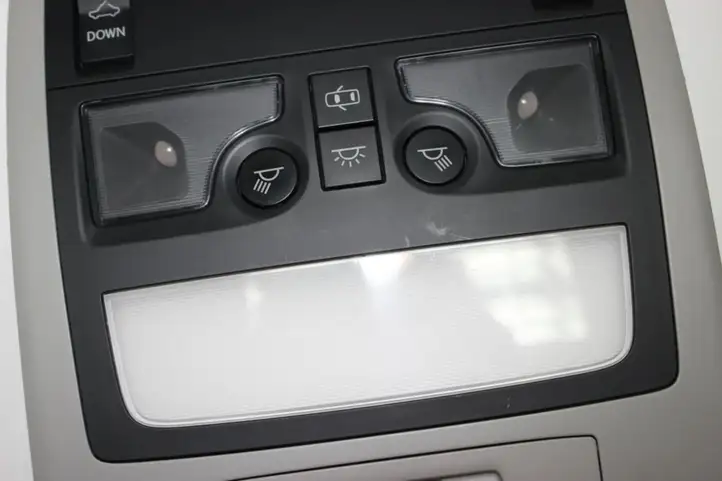 Lexus GS250 300 350 300h 450h (2011 - 2015) 75631-30110 Передняя подсветка — фото 2
